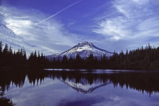 http://contrailscience.com/skitch/Mt._Hood_over_Mirror_Lake_Cascades_%7C_Flickr_-_Photo_Sharing%21-20101107-074541.jpg