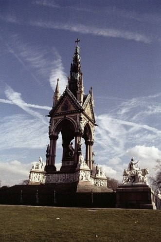 http://contrailscience.com/skitch/The_Albert_Memorial%2C_Kensington_%7C_Flickr_-_Photo_Sharing%21-20101107-082814.jpg