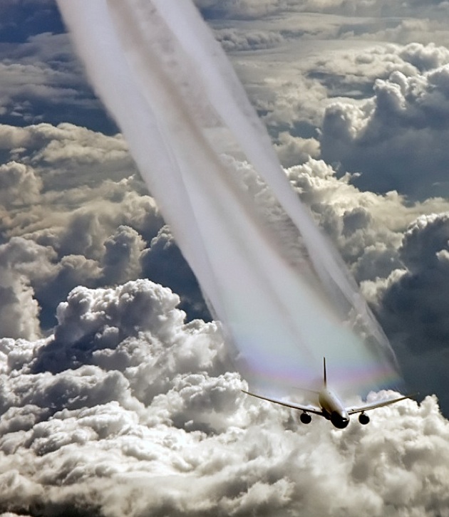 Aerodynamic and Rainbow Contrails – Contrail Science