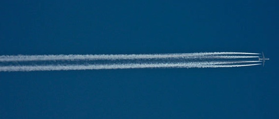 A typical exhaust contrail